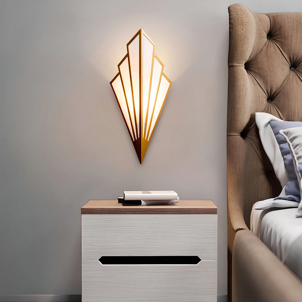 Lereks - Wall lamp with geometric diamond design